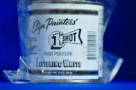 1Shot　10１　レタリングホワイト　容量８ｏｚ　の通販ページです。